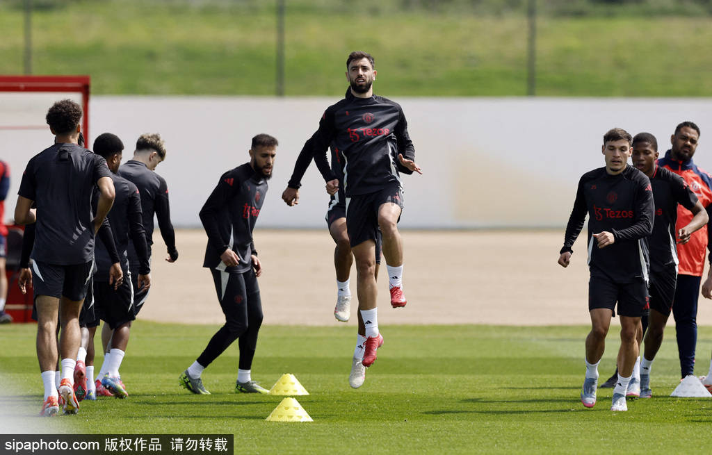 曼联大地震！曝仅4人“不可替代”，拉爵欲套现1亿镑，阿莫林豪赌重建！